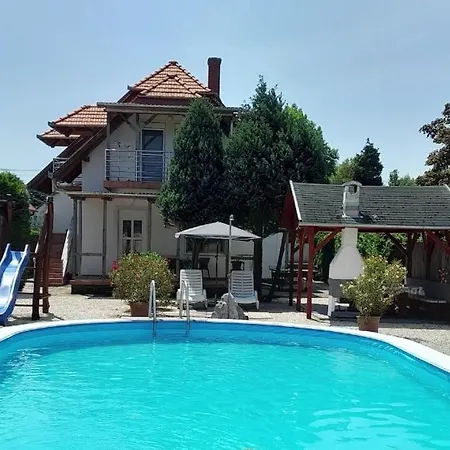 Apartment Mit Pool, Wlan Direkt Am
