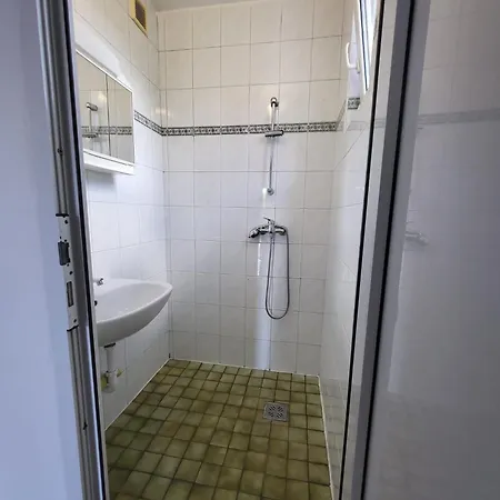 Apartment Mit Pool, Wlan Direkt Am