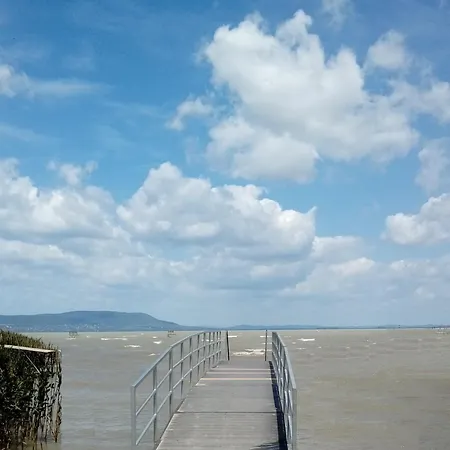Mit Pool, Wlan Direkt Am Balatonmariafurdo