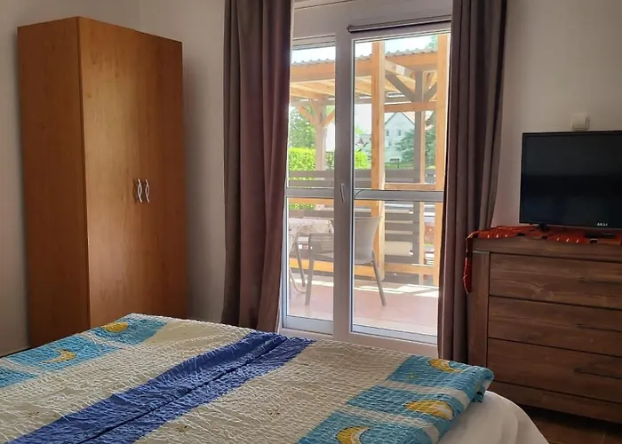 Apartment Mit Pool, Wlan Direkt Am 60qm Balatonmariafurdo